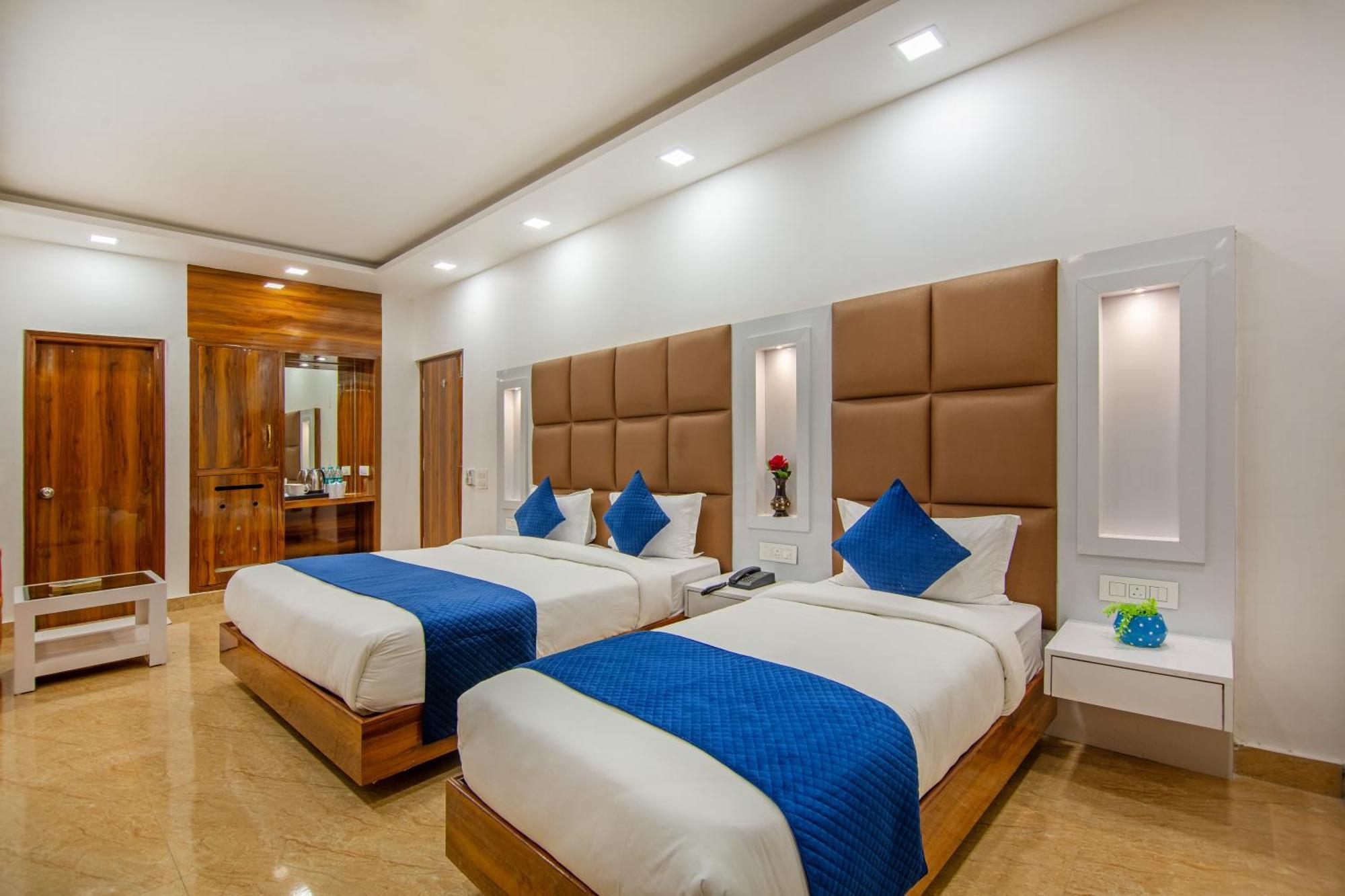 Rahul Palace By Golden Tree Near Metro Station And Ajmal Khan Market New Delhi Luaran gambar