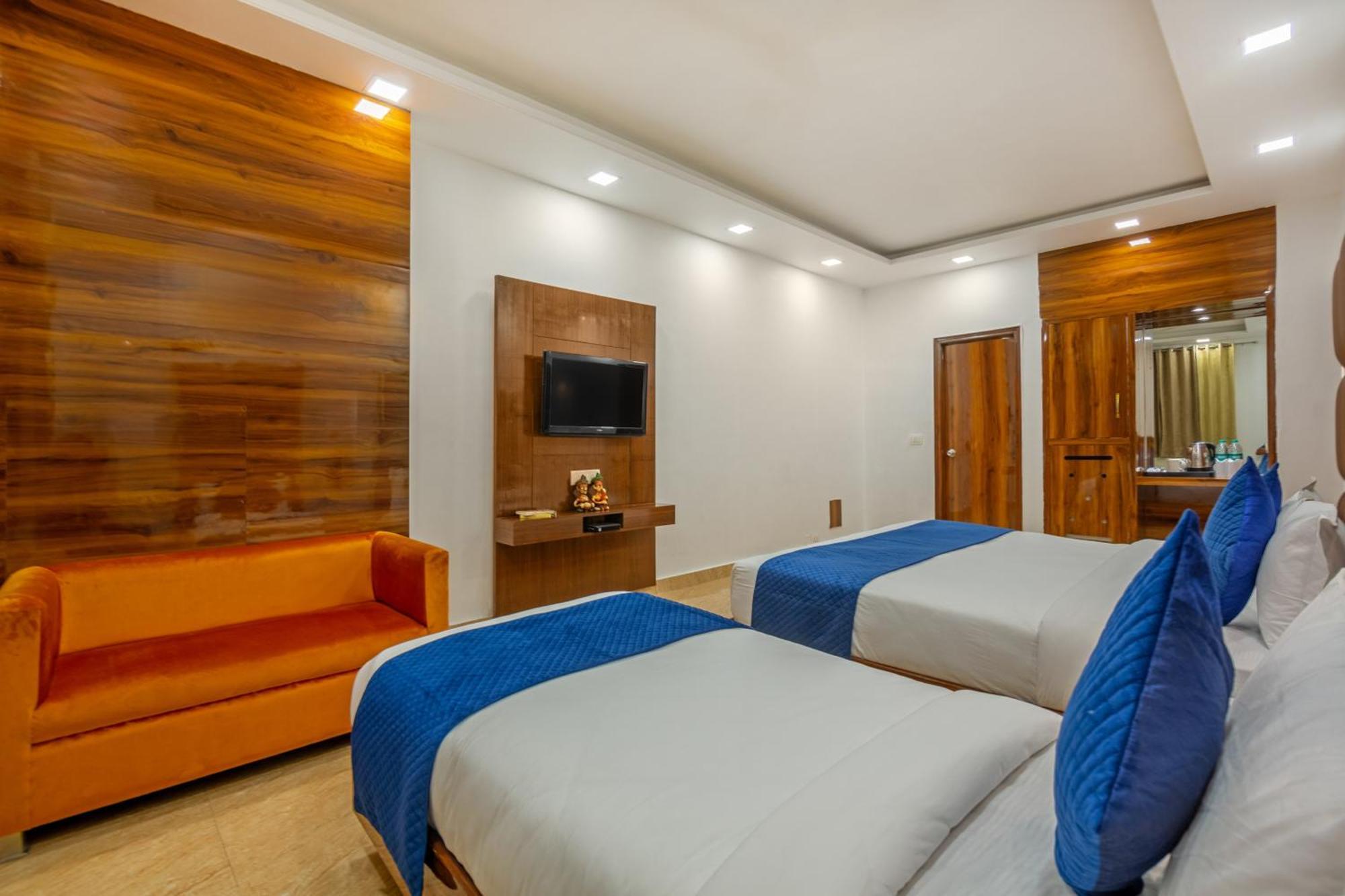 Rahul Palace By Golden Tree Near Metro Station And Ajmal Khan Market New Delhi Luaran gambar