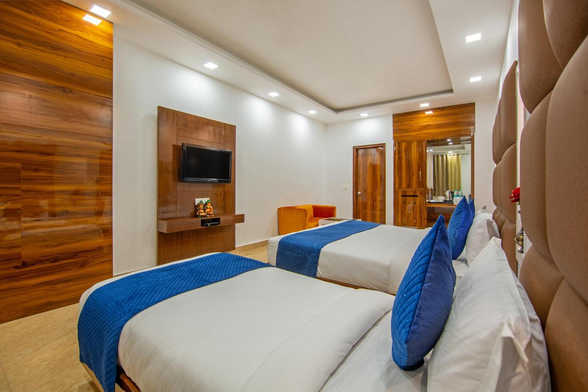 Rahul Palace By Golden Tree Near Metro Station And Ajmal Khan Market New Delhi Luaran gambar