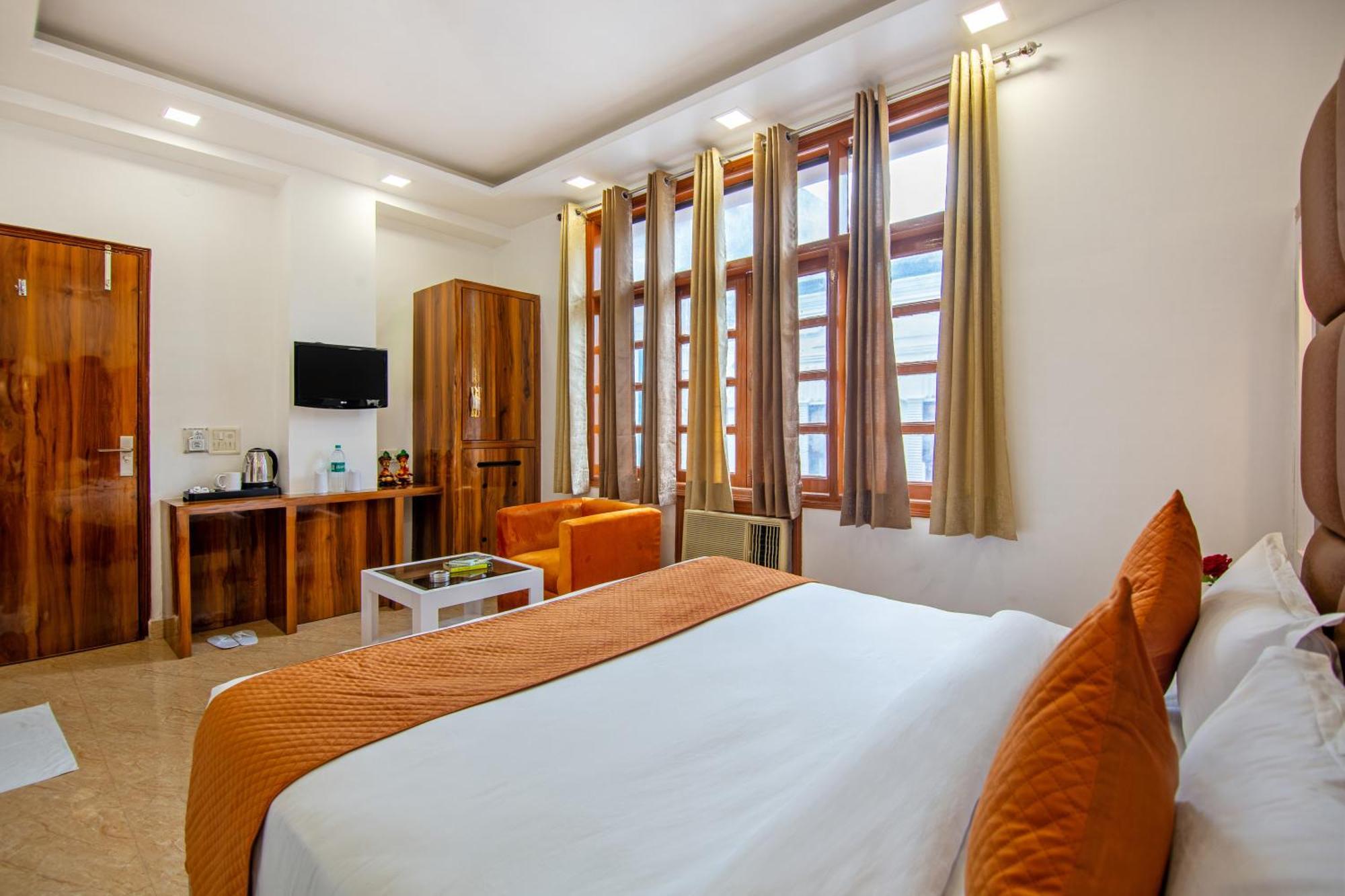 Rahul Palace By Golden Tree Near Metro Station And Ajmal Khan Market New Delhi Luaran gambar