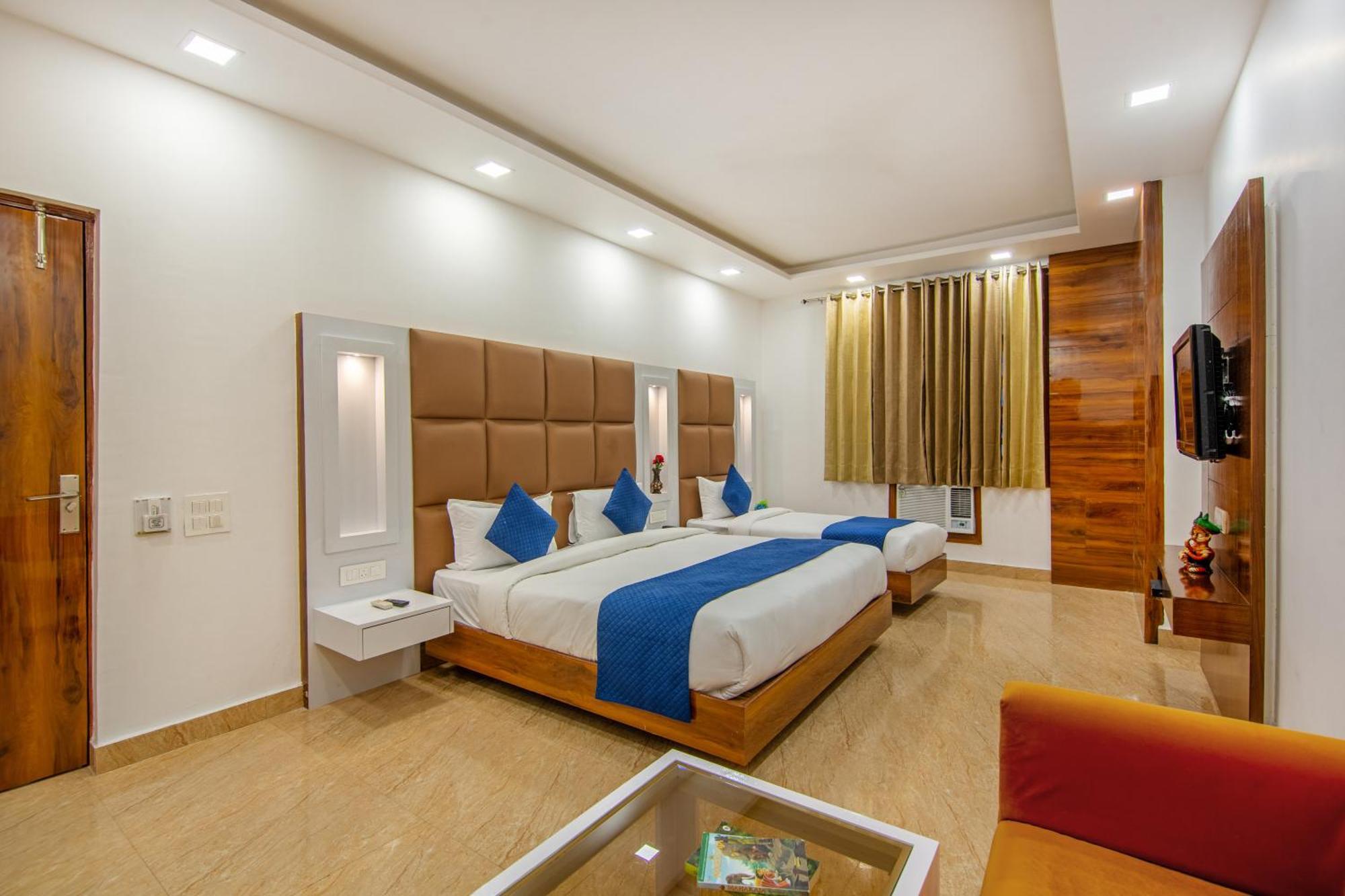 Rahul Palace By Golden Tree Near Metro Station And Ajmal Khan Market New Delhi Luaran gambar