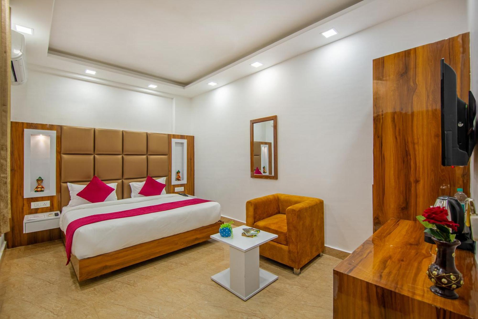 Rahul Palace By Golden Tree Near Metro Station And Ajmal Khan Market New Delhi Luaran gambar