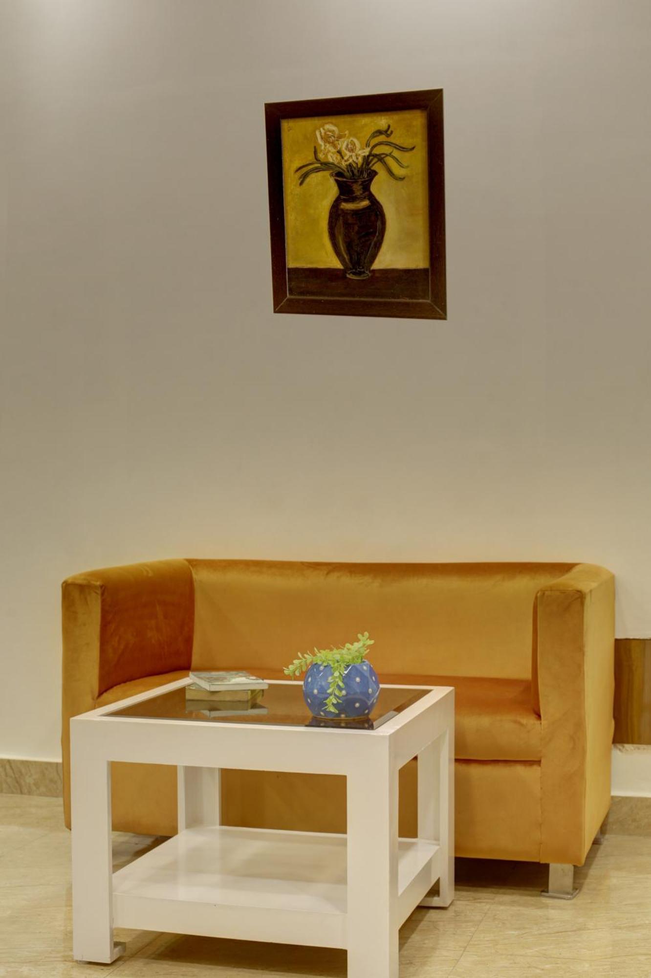 Rahul Palace By Golden Tree Near Metro Station And Ajmal Khan Market New Delhi Luaran gambar