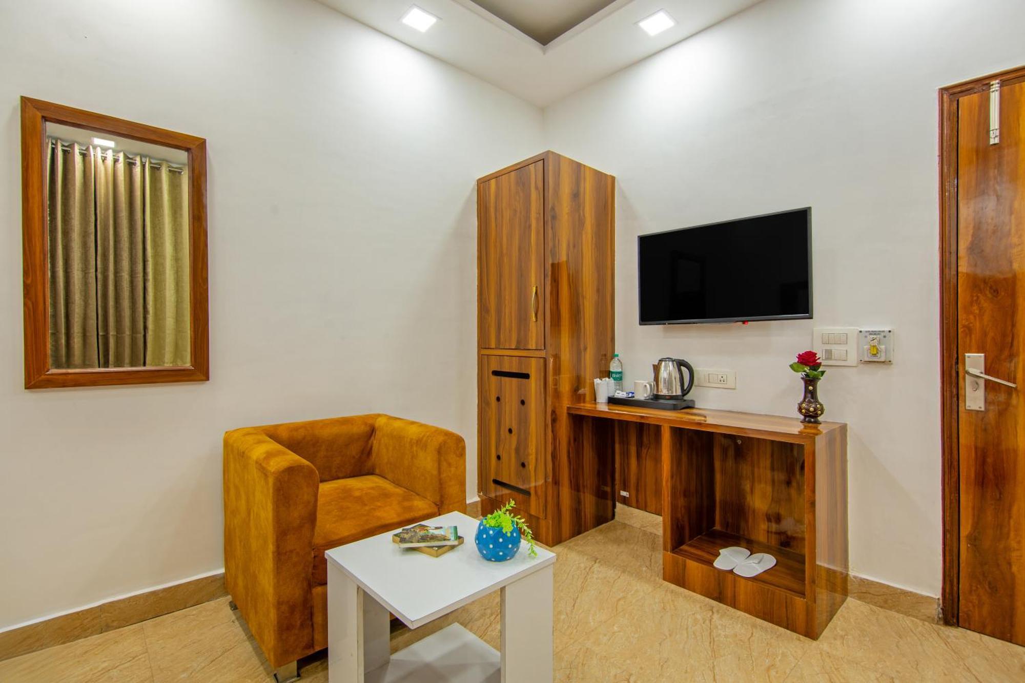 Rahul Palace By Golden Tree Near Metro Station And Ajmal Khan Market New Delhi Luaran gambar