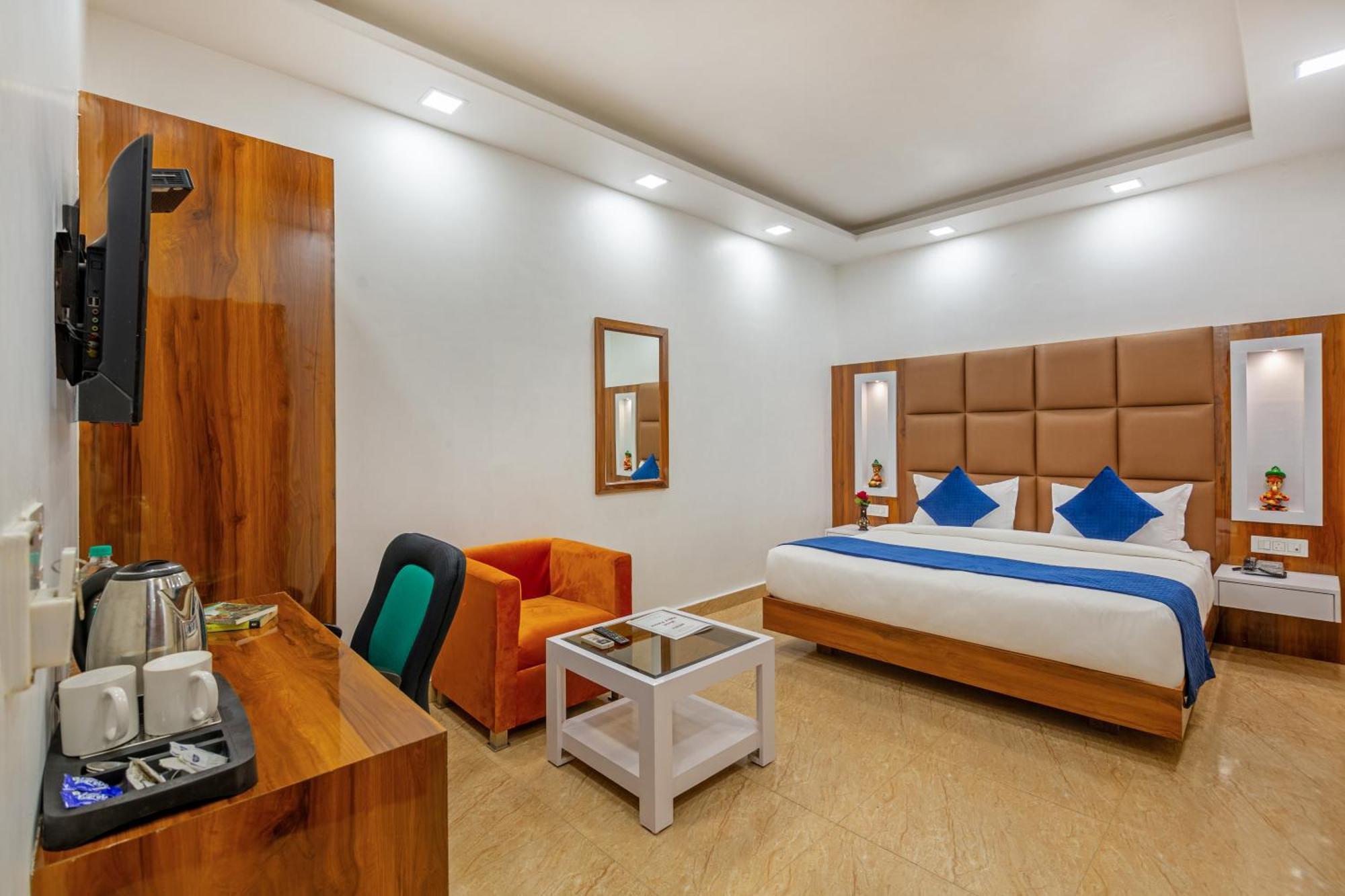 Rahul Palace By Golden Tree Near Metro Station And Ajmal Khan Market New Delhi Luaran gambar