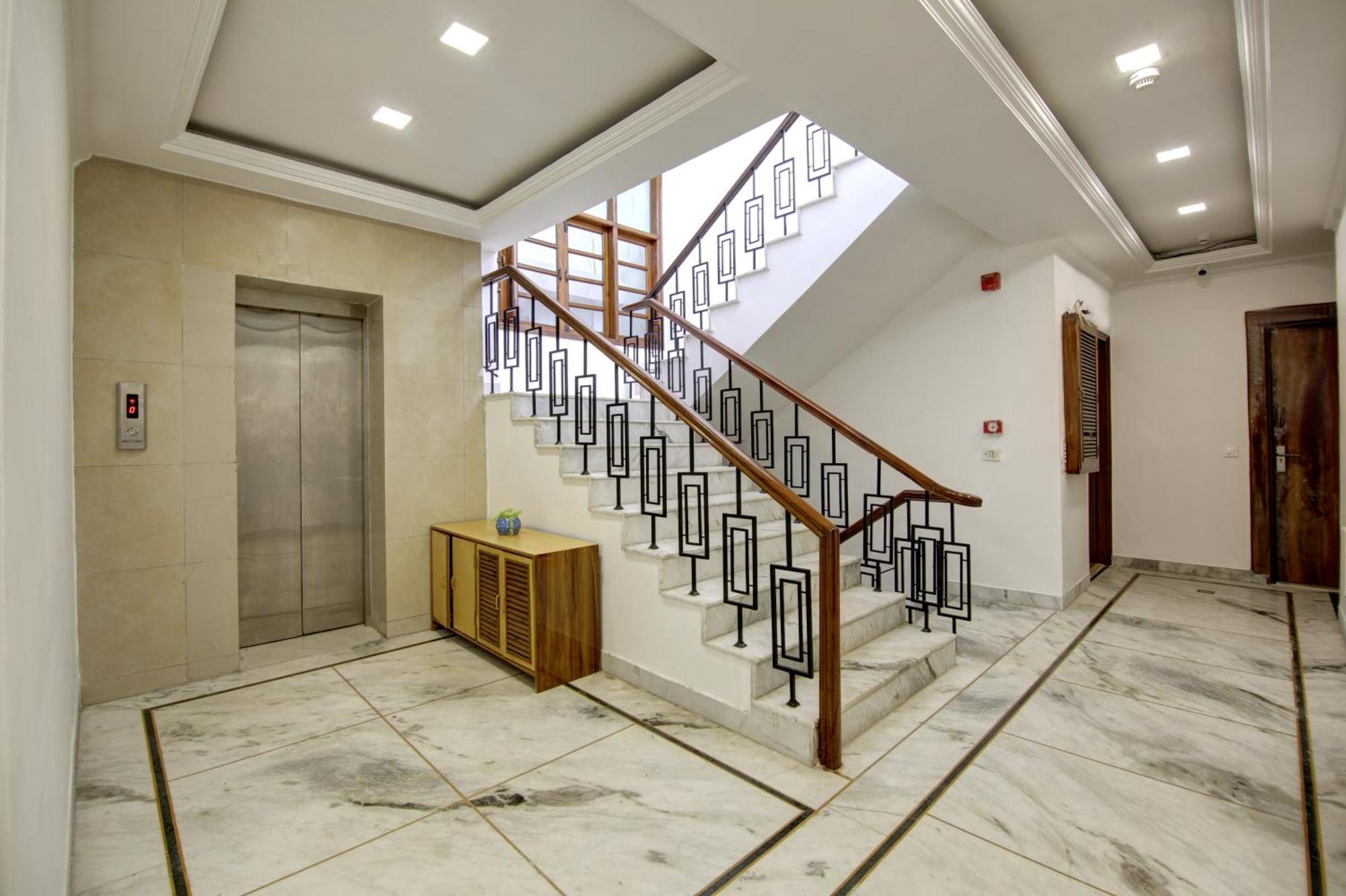 Rahul Palace By Golden Tree Near Metro Station And Ajmal Khan Market New Delhi Luaran gambar