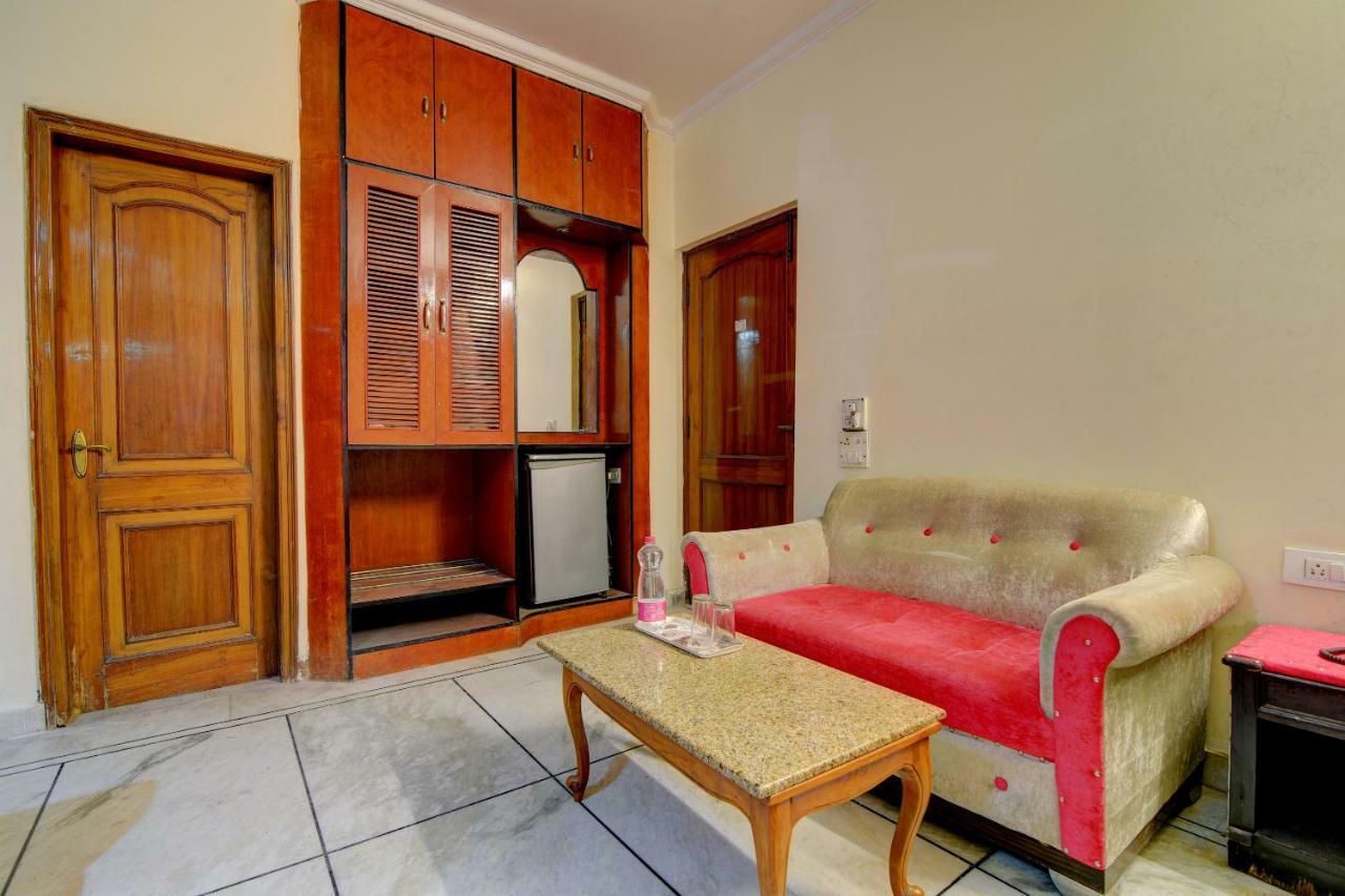 Rahul Palace By Golden Tree Near Metro Station And Ajmal Khan Market New Delhi Luaran gambar