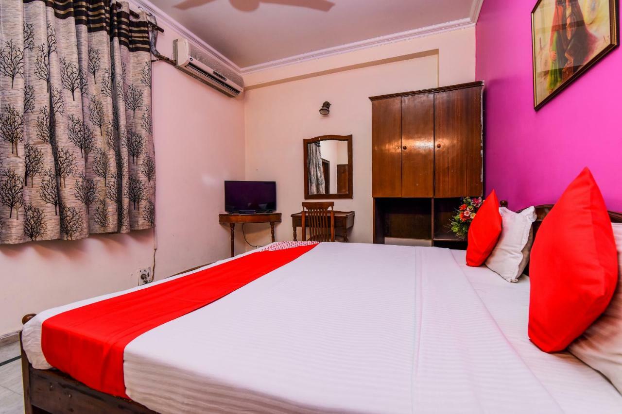 Rahul Palace By Golden Tree Near Metro Station And Ajmal Khan Market New Delhi Luaran gambar