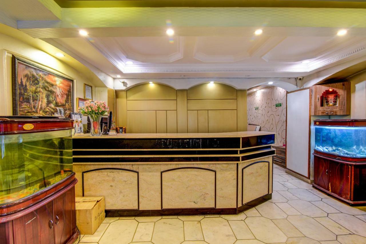 Rahul Palace By Golden Tree Near Metro Station And Ajmal Khan Market New Delhi Luaran gambar