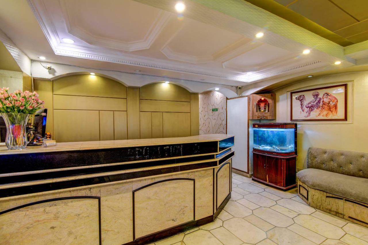 Rahul Palace By Golden Tree Near Metro Station And Ajmal Khan Market New Delhi Luaran gambar