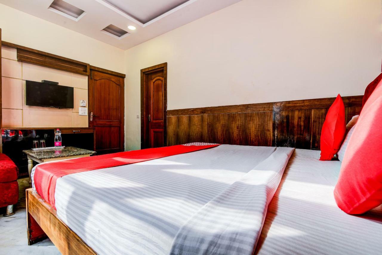 Rahul Palace By Golden Tree Near Metro Station And Ajmal Khan Market New Delhi Luaran gambar