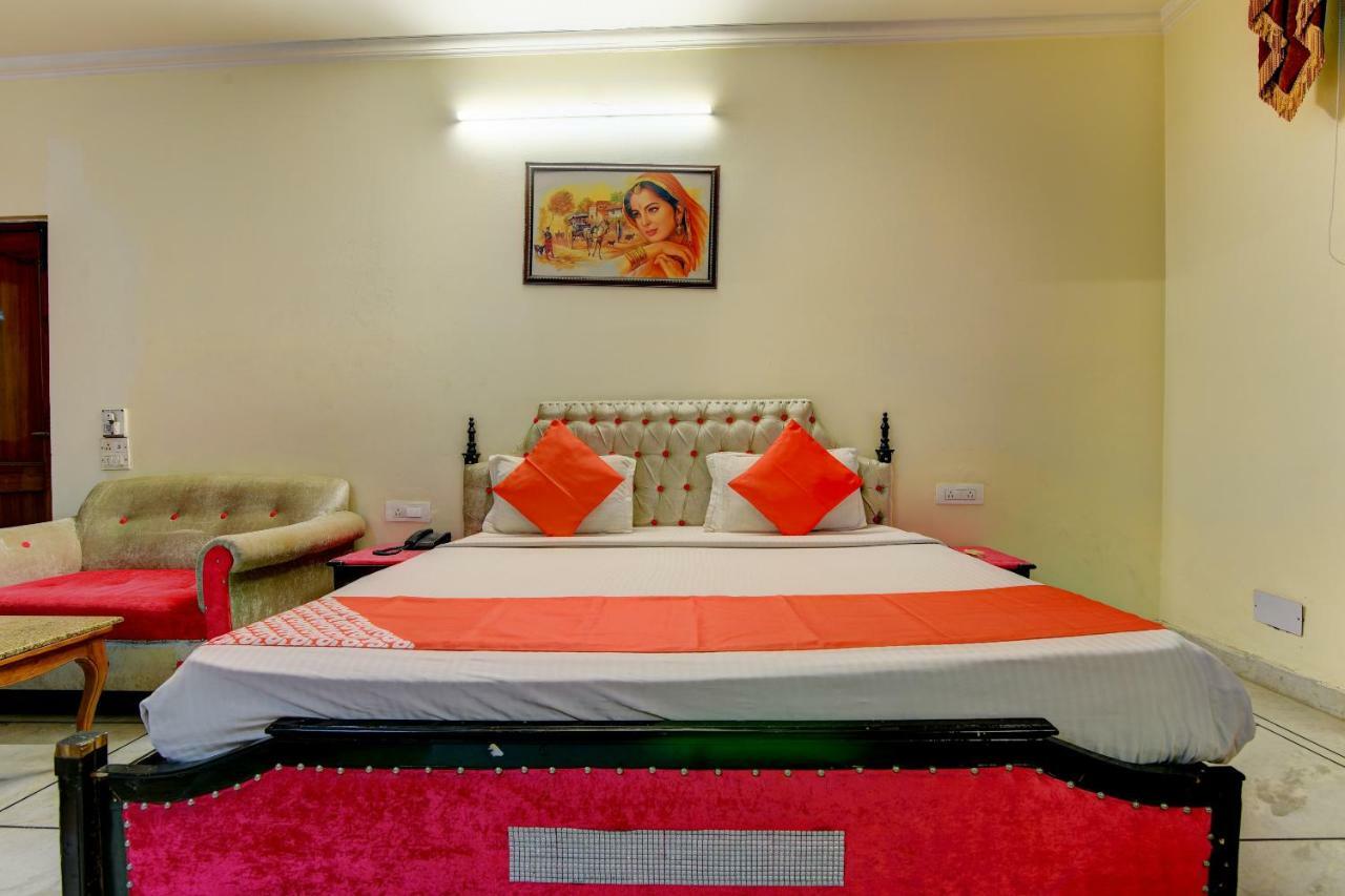 Rahul Palace By Golden Tree Near Metro Station And Ajmal Khan Market New Delhi Luaran gambar