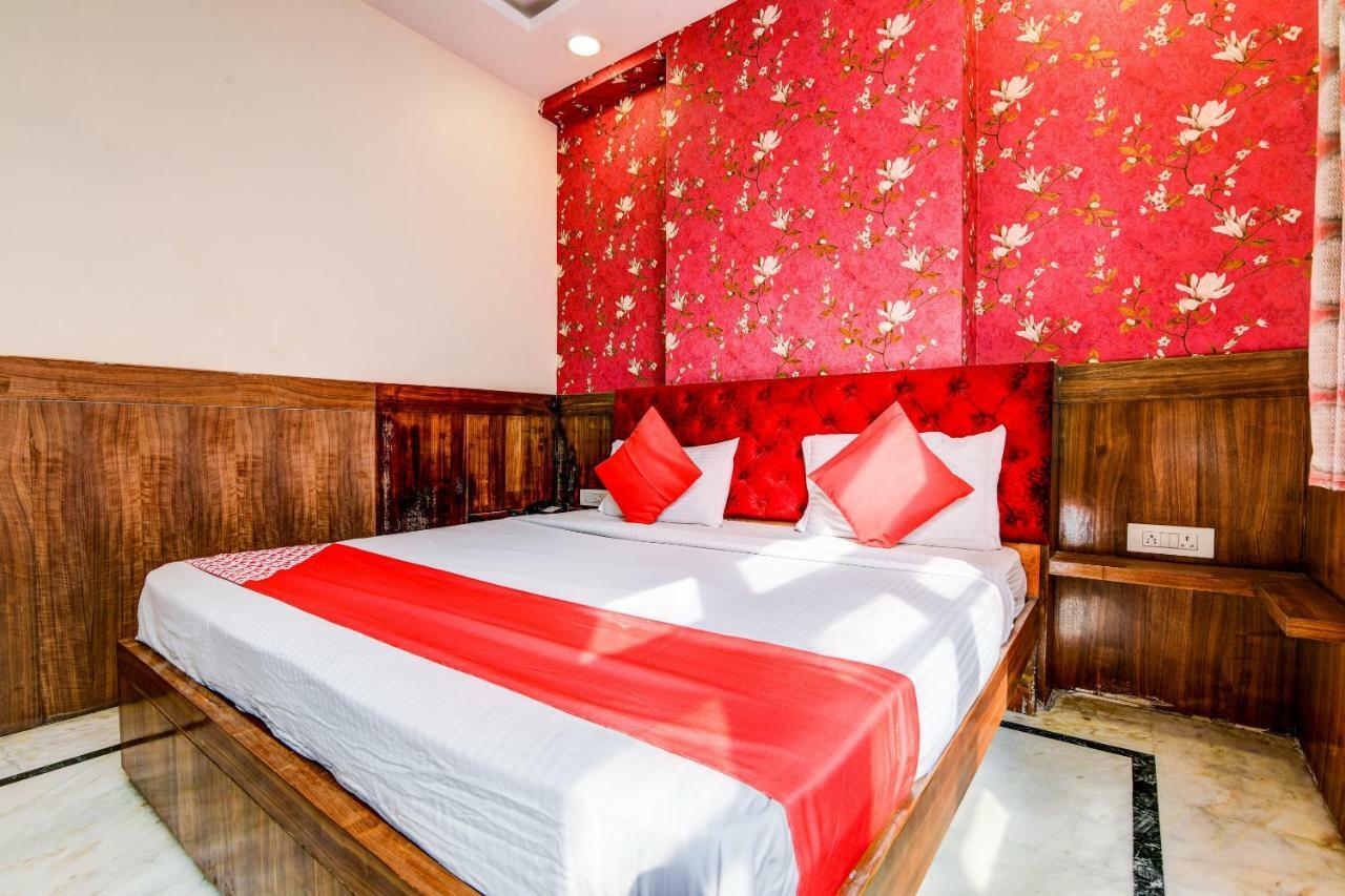 Rahul Palace By Golden Tree Near Metro Station And Ajmal Khan Market New Delhi Luaran gambar