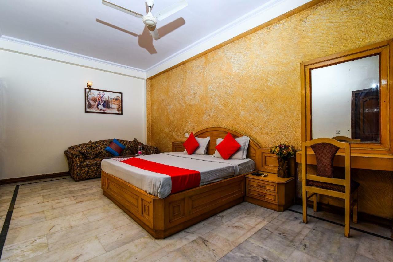 Rahul Palace By Golden Tree Near Metro Station And Ajmal Khan Market New Delhi Luaran gambar