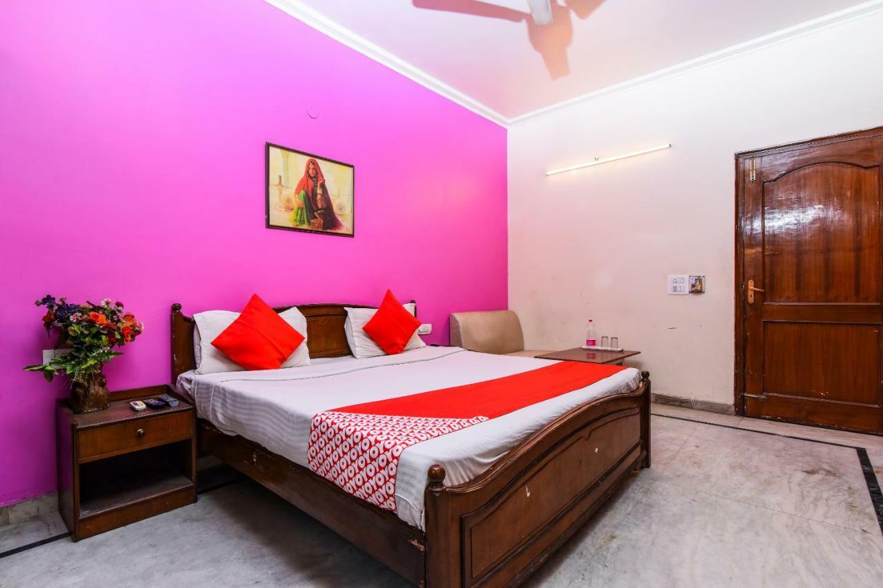 Rahul Palace By Golden Tree Near Metro Station And Ajmal Khan Market New Delhi Luaran gambar