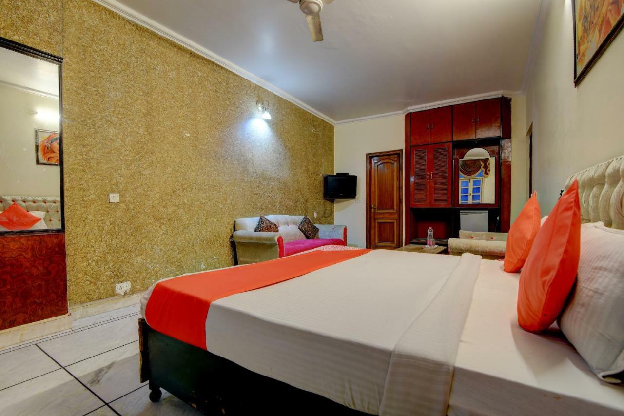 Rahul Palace By Golden Tree Near Metro Station And Ajmal Khan Market New Delhi Luaran gambar