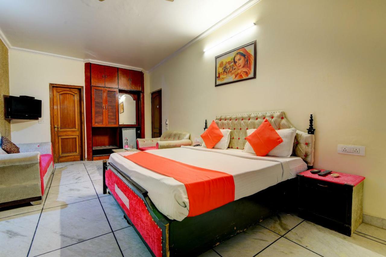 Rahul Palace By Golden Tree Near Metro Station And Ajmal Khan Market New Delhi Luaran gambar